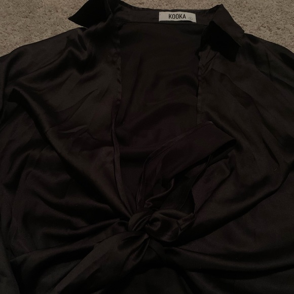 Kooka cropped tie up black top! Size L - Picture 3 of 3